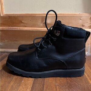 Mens leather uggs size 12 worn once great condition